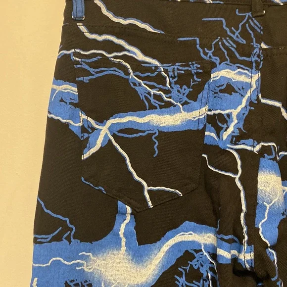 2Beautiful lightning print on black jeans - Picture 5 of 9